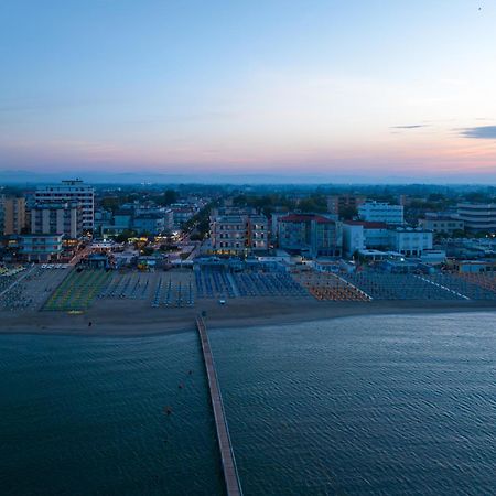 Amare Beach Hotel Cesenatico Exterior foto