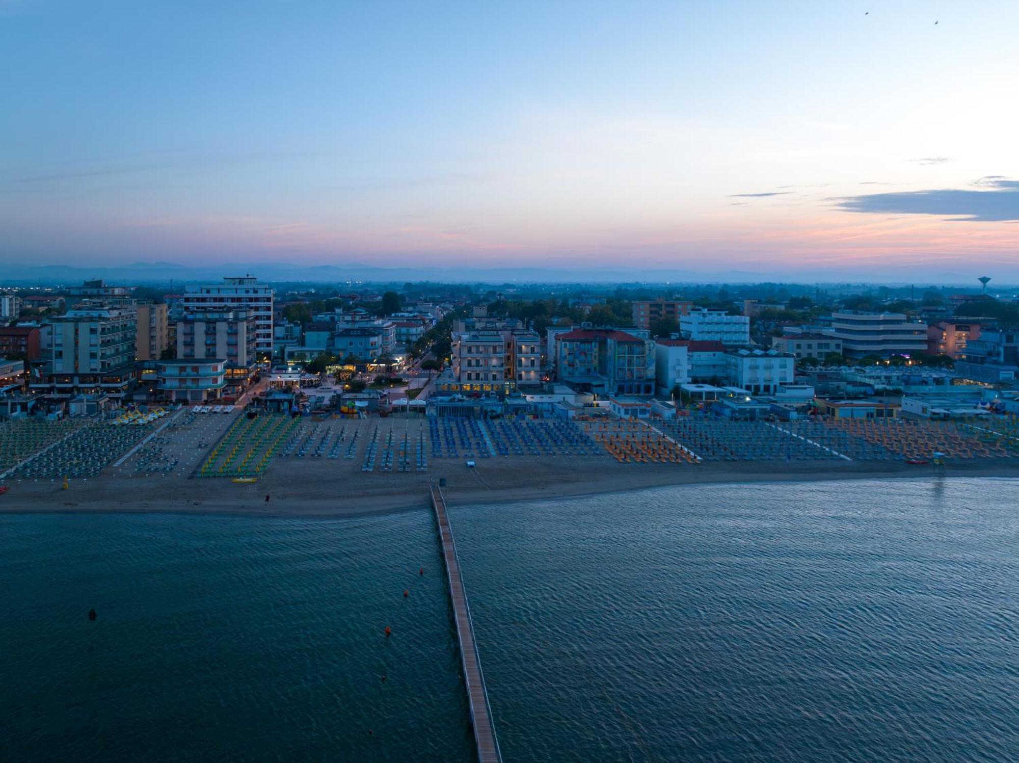 Amare Beach Hotel Cesenatico Exterior foto